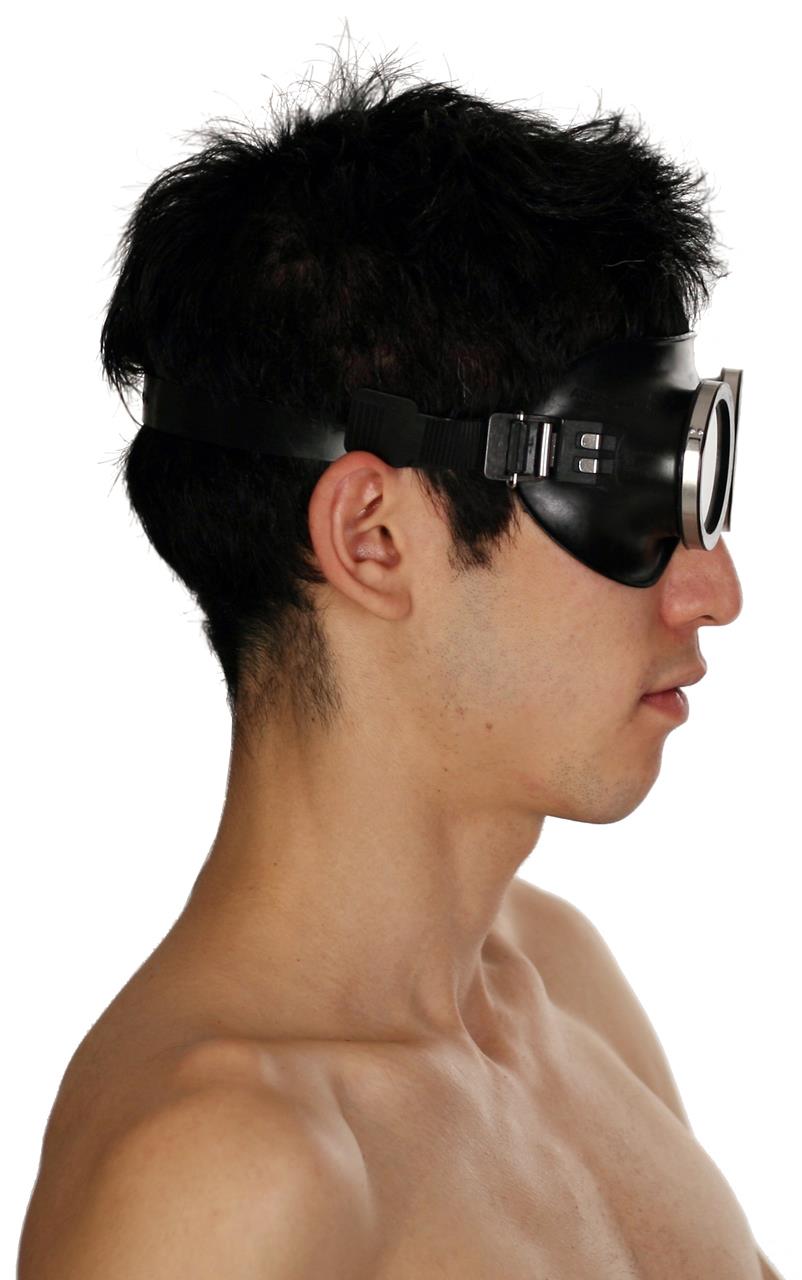 Schutzbrille, schwarz mit schwarz getönten Augengläsern