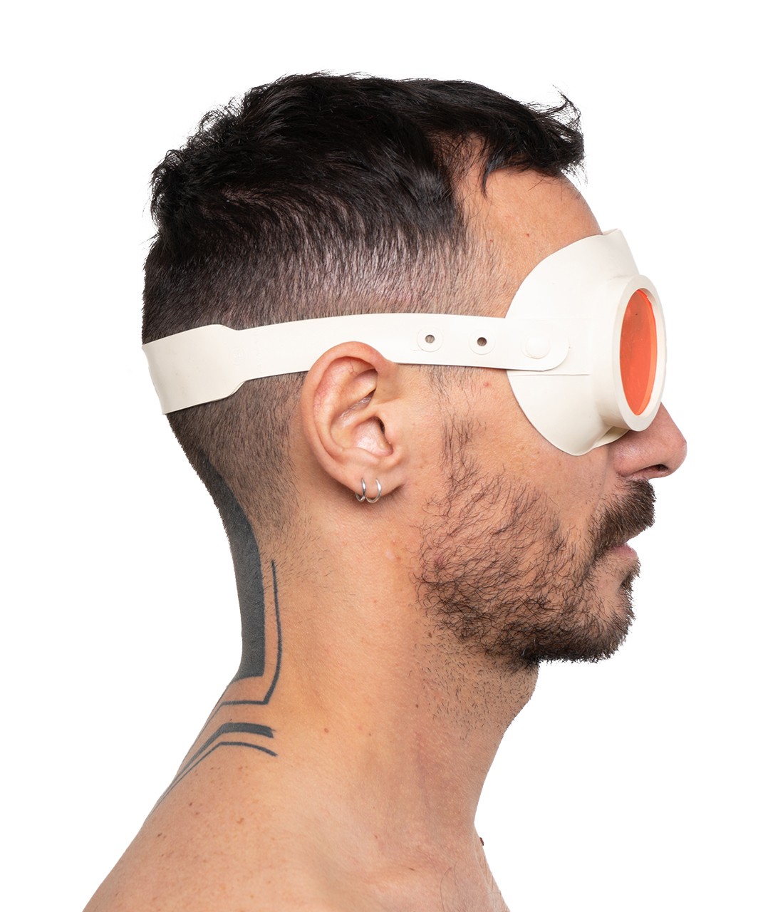 Schutzbrille, weiß mit fluoreszierend roten Augengläsern